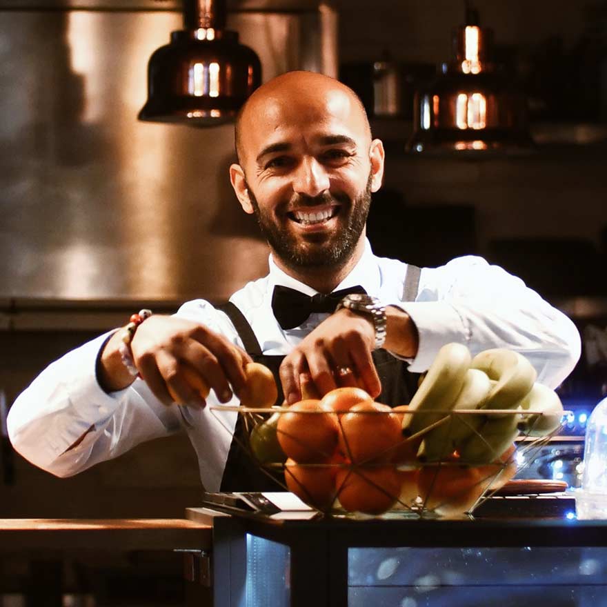 Sallis Kitchen Küchenteam beim Anrichten